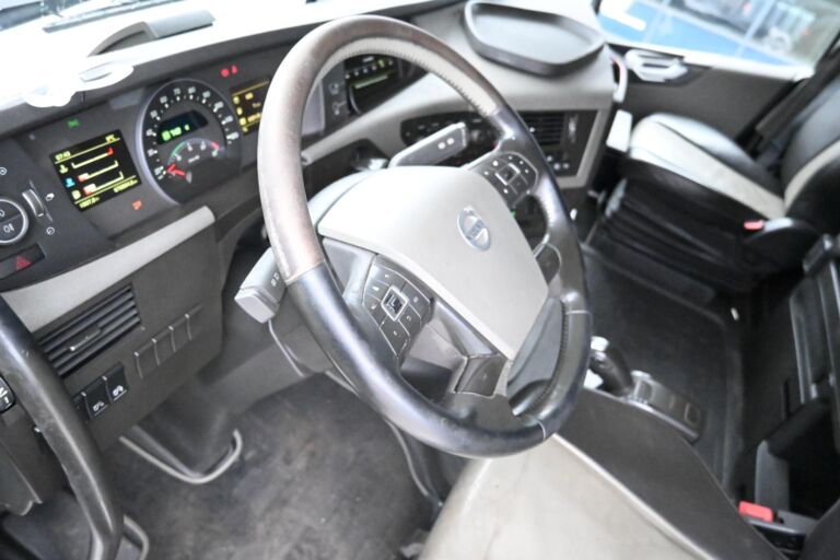 Volvo FH540 6x2 vetopöytäauto
