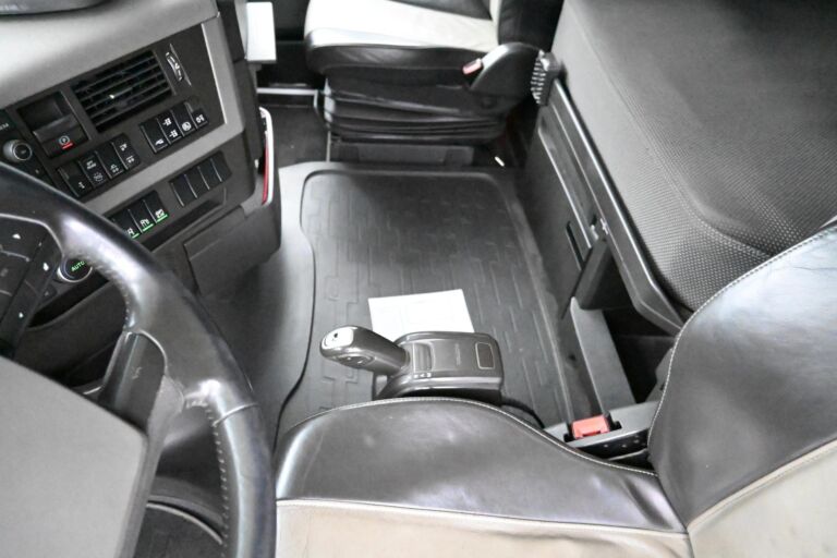 Volvo FH540 6x2 vetopöytäauto