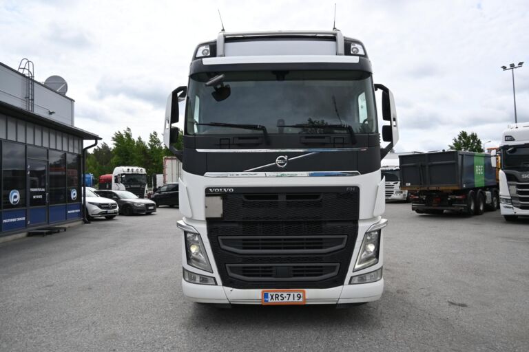 Volvo FH540 6x2 vetopöytäauto