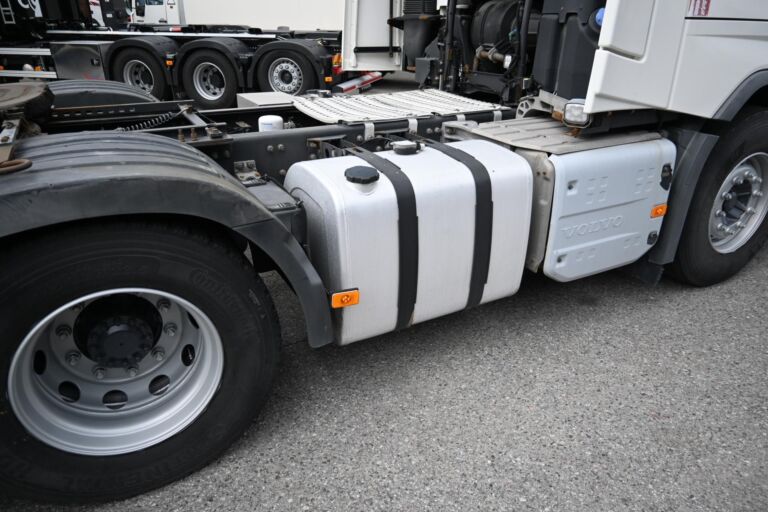 Volvo FH540 6x2 vetopöytäauto