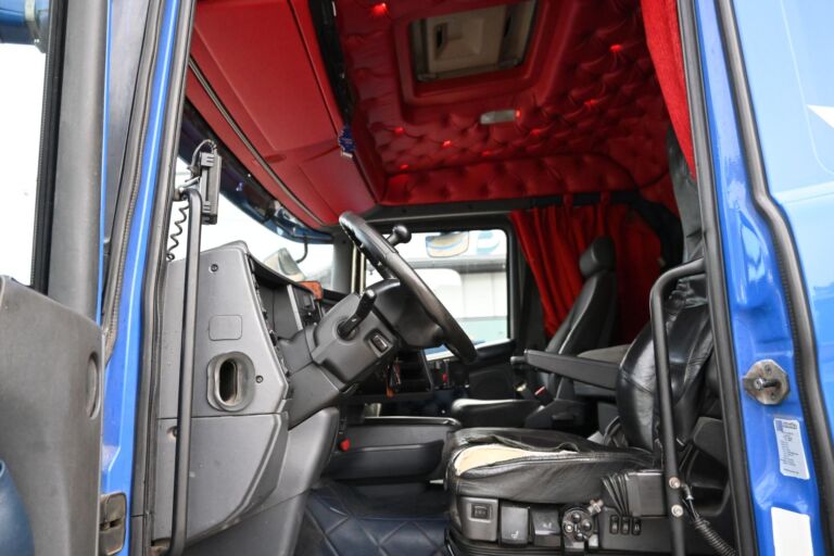 Scania R560 8x4 HIAB 24T