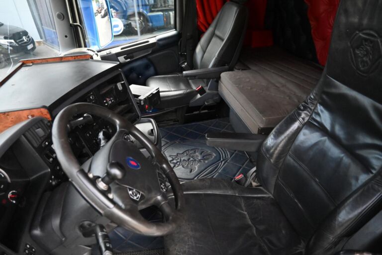 Scania R560 8x4 HIAB 24T