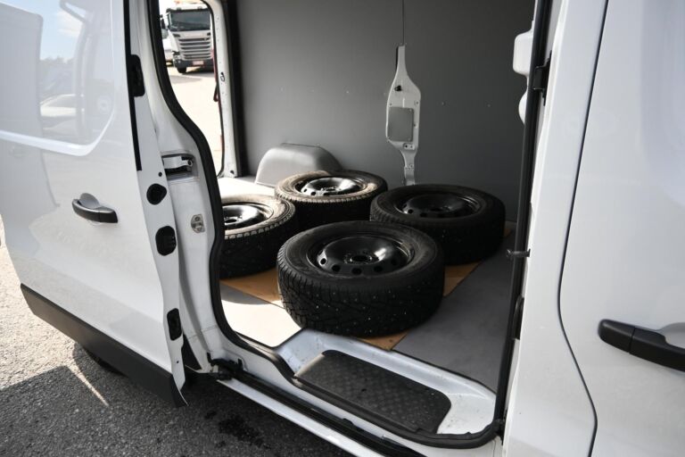 Nissan NV300