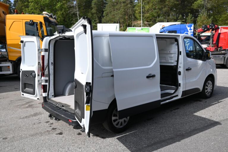 Nissan NV300