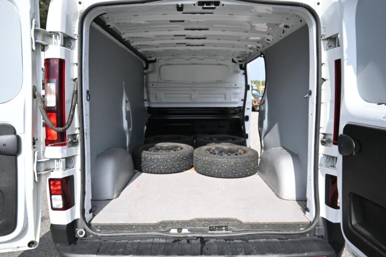 Nissan NV300