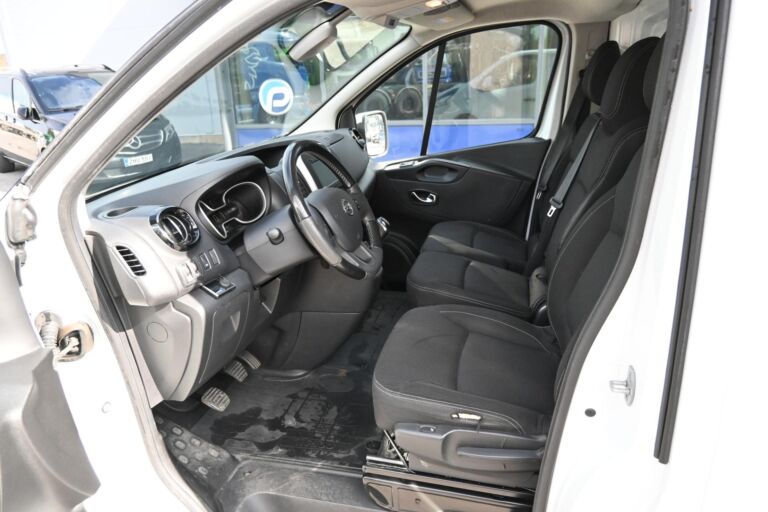 Nissan NV300