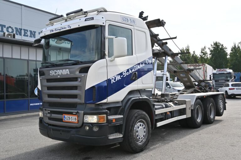 Scania R420 8x4 vaihtolava-auto