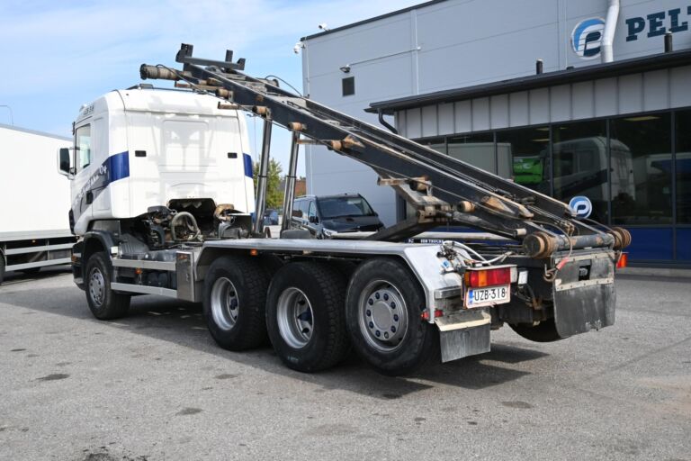 Scania R420 8x4 vaihtolava-auto