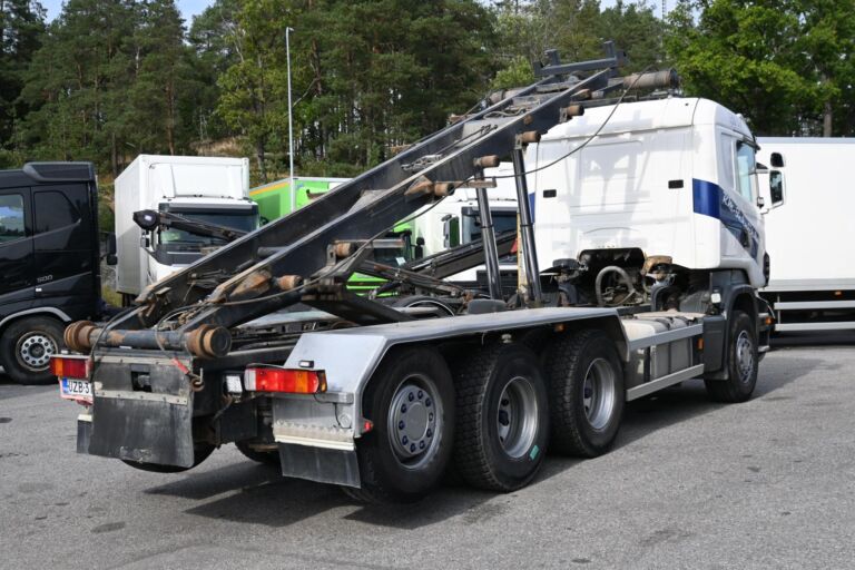Scania R420 8x4 vaihtolava-auto