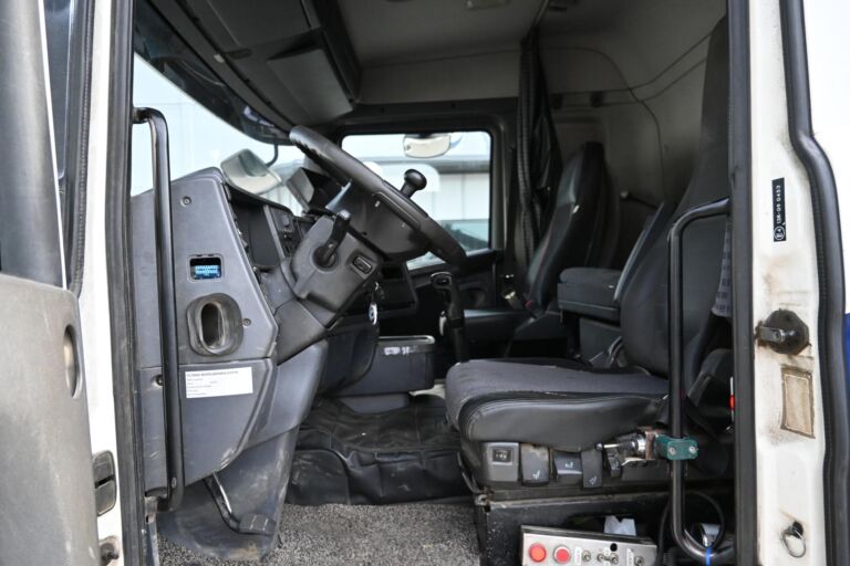 Scania R420 8x4 vaihtolava-auto