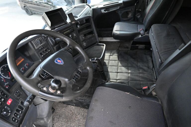 Scania R420 8x4 vaihtolava-auto