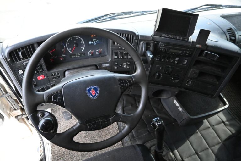 Scania R420 8x4 vaihtolava-auto