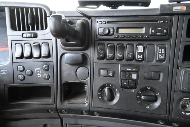 Scania R420 8x4 vaihtolava-auto