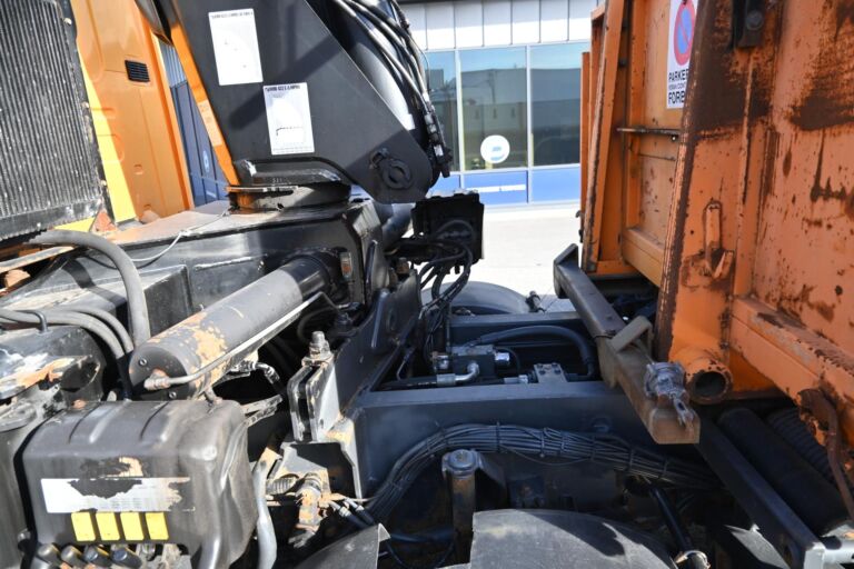 Scania R420 8x2 HIAB 422