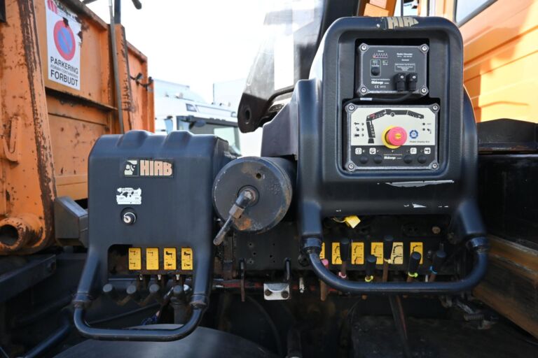 Scania R420 8x2 HIAB 422