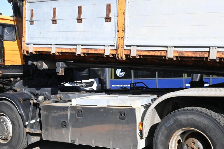 Scania R420 8x2 HIAB 422