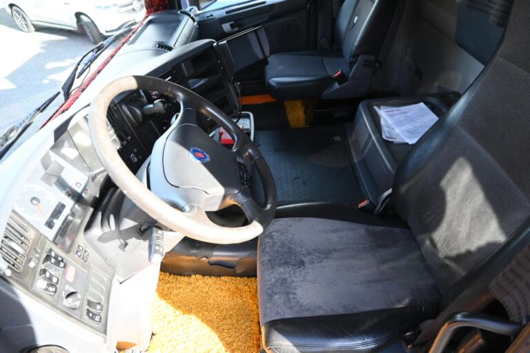 Scania R420 8x2 HIAB 422