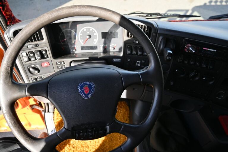 Scania R420 8x2 HIAB 422