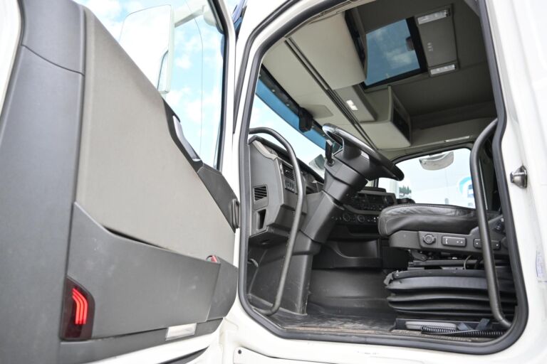 Volvo FH500 8x2 Euro 6 Palfinger 26