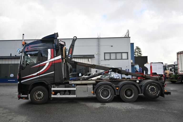Volvo FH750 8x4*4 Tridem koukkuauto