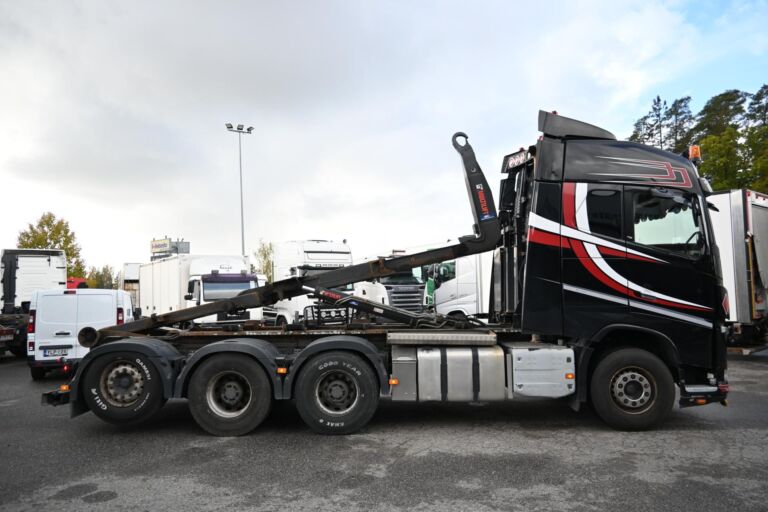 Volvo FH750 8x4*4 Tridem koukkuauto