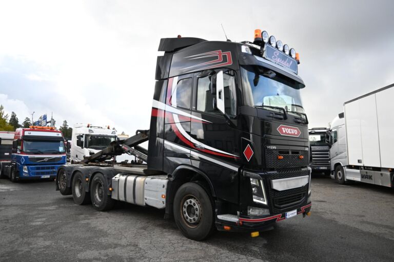 Volvo FH750 8x4*4 Tridem koukkuauto