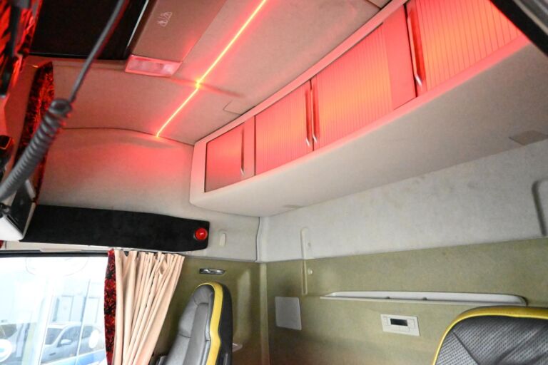 Volvo FH750 8x4*4 Tridem koukkuauto