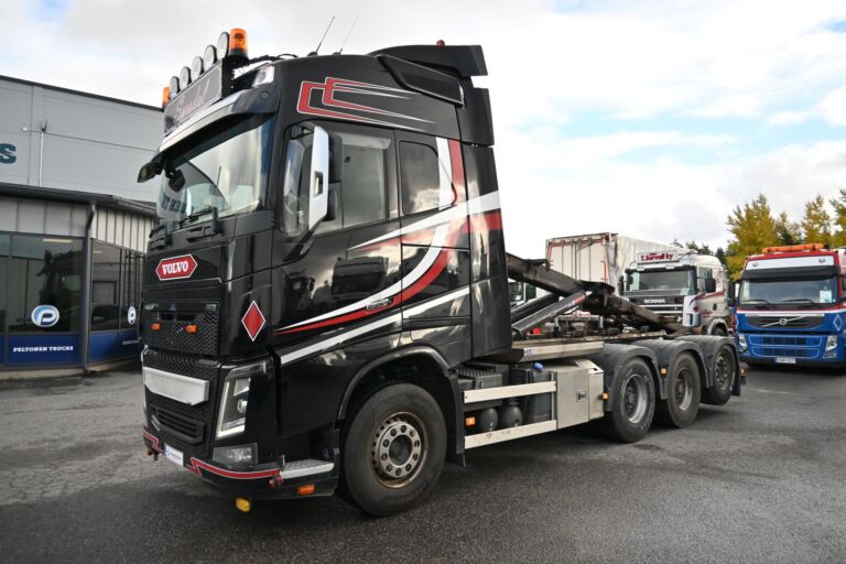 Volvo FH750 8x4*4 Tridem koukkuauto