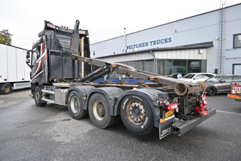 Volvo FH750 8x4*4 Tridem koukkuauto