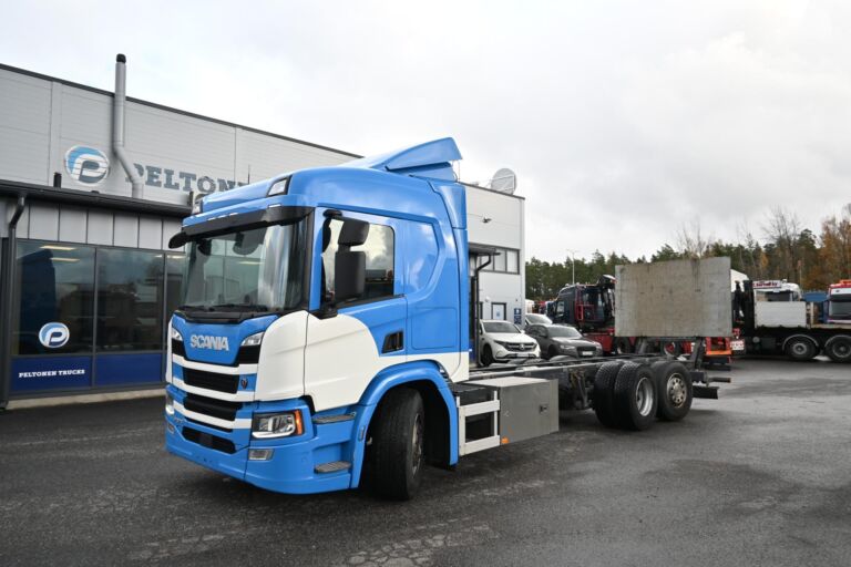 Scania P370 6x2*4