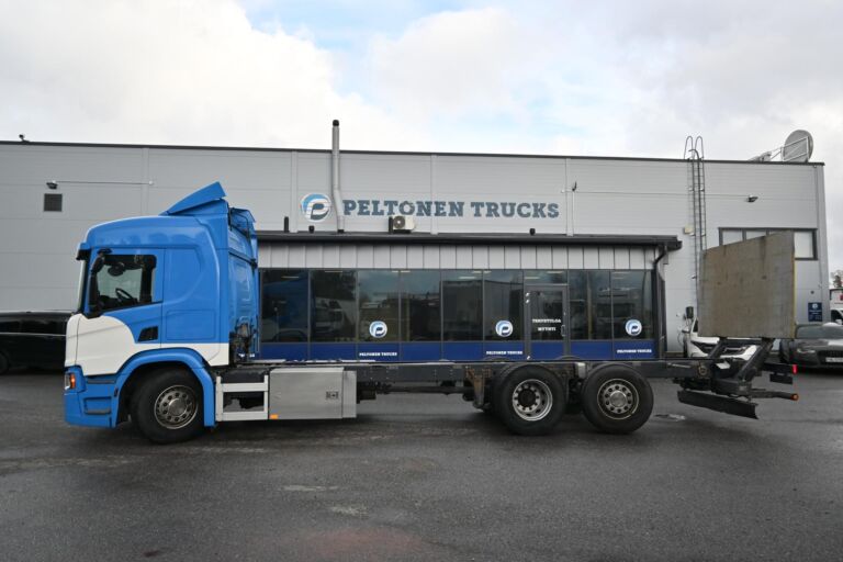 Scania P370 6x2*4