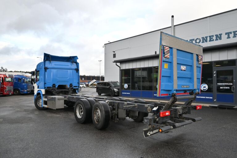 Scania P370 6x2*4