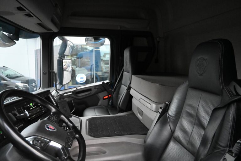 Scania P370 6x2*4