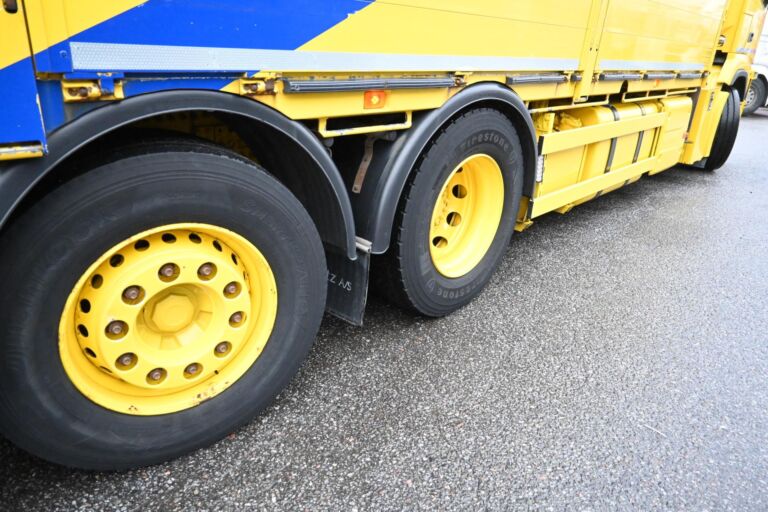 Volvo FM330 6x2*4 Palfinger PK19