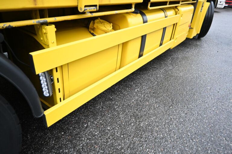 Volvo FM330 6x2*4 Palfinger PK19