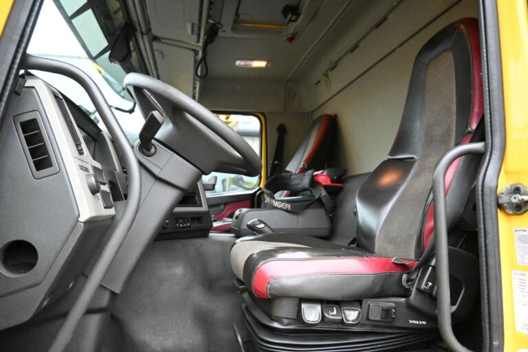 Volvo FM330 6x2*4 Palfinger PK19