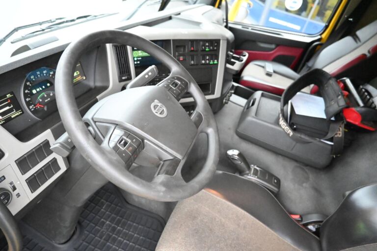 Volvo FM330 6x2*4 Palfinger PK19