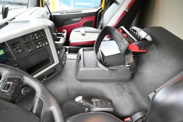 Volvo FM330 6x2*4 Palfinger PK19