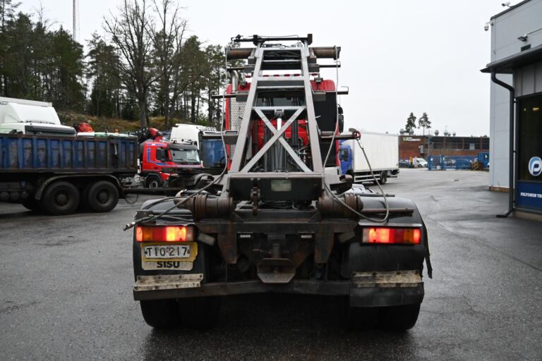 Sisu E11 340 vaijerivaihtolava-auto