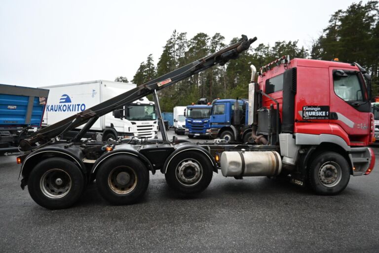 Sisu E11 340 vaijerivaihtolava-auto