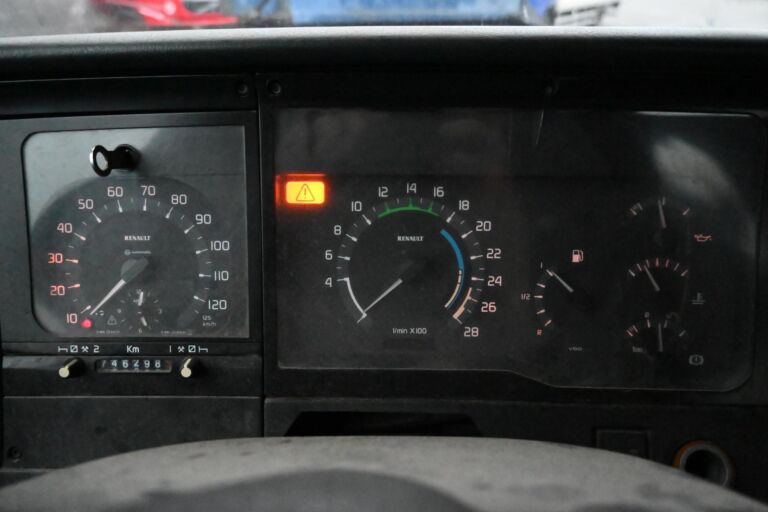 Sisu E11 340 vaijerivaihtolava-auto