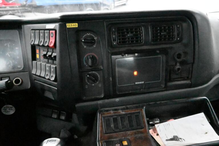 Sisu E11 340 vaijerivaihtolava-auto