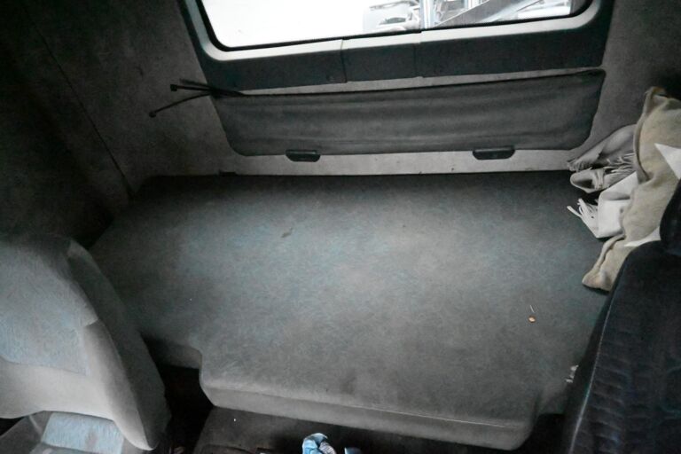 Sisu E11 340 vaijerivaihtolava-auto