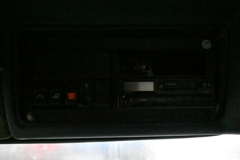 Sisu E11 340 vaijerivaihtolava-auto