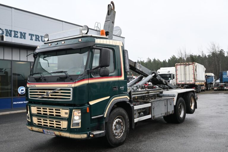 Volvo FM440 6x2 koukkuauto