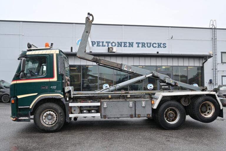 Volvo FM440 6x2 koukkuauto