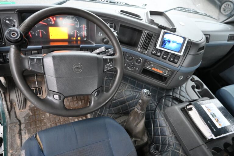 Volvo FM440 6x2 koukkuauto