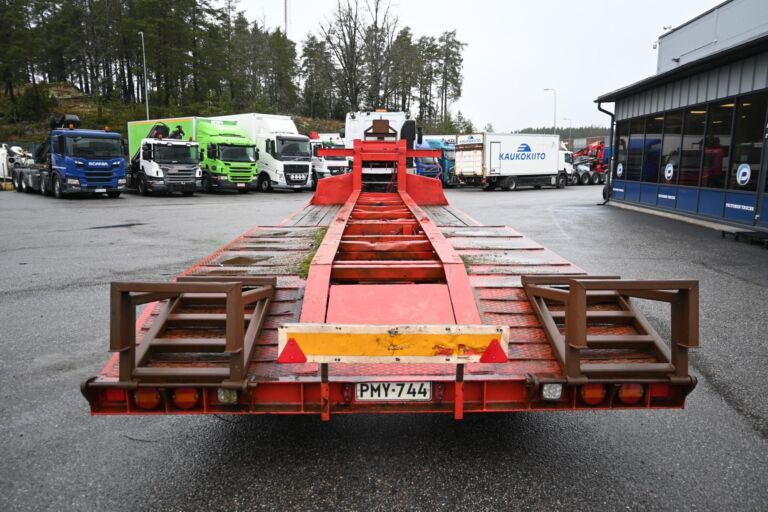 Sisu E13 450 6x2 Koukku / Lavetti