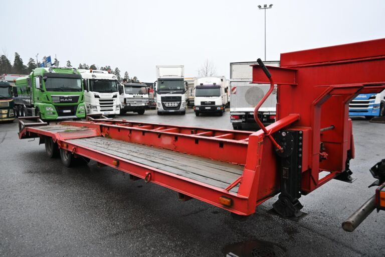 Sisu E13 450 6x2 Koukku / Lavetti