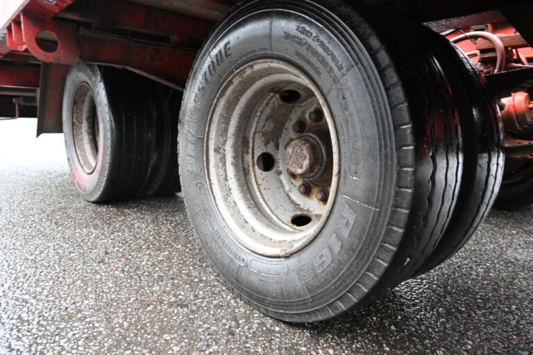 Sisu E13 450 6x2 Koukku / Lavetti